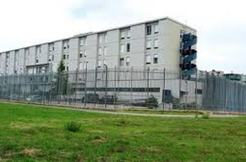 Mattinata di follia nel carcere di Teramo