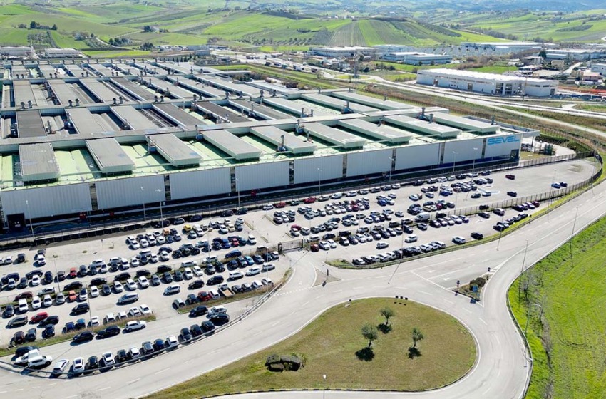 Auto: nel 2025 la produzione di Stellantis è scesa del 27%