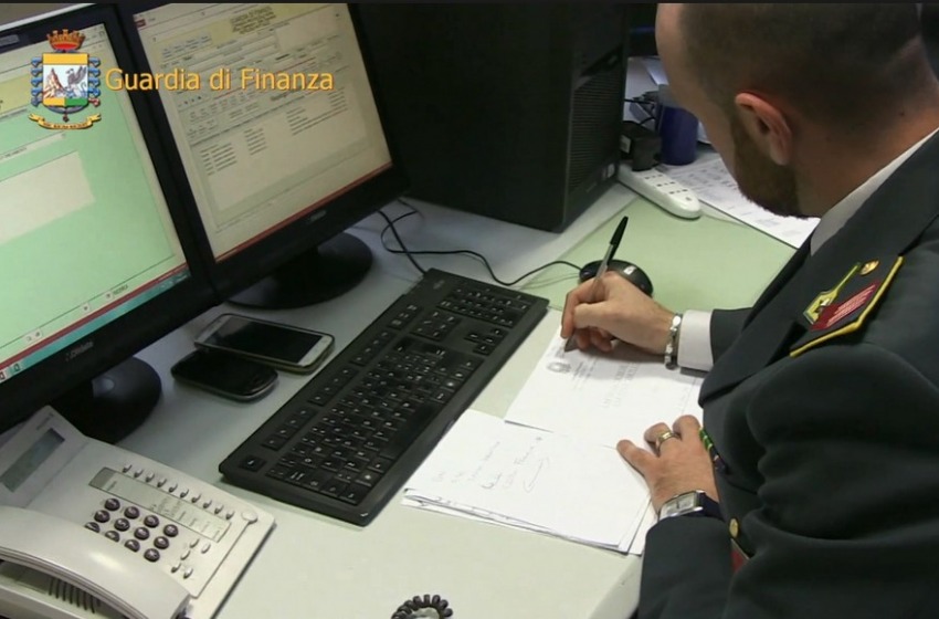 Truffa societaria sui fondi Pnrr: dieci persone nei guai