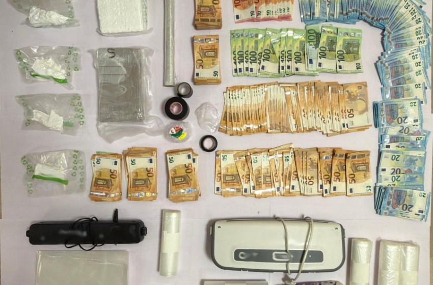 Arrestato dalla Squadra Mobile con 2 kg di cocaina e 32.000 euro in contanti