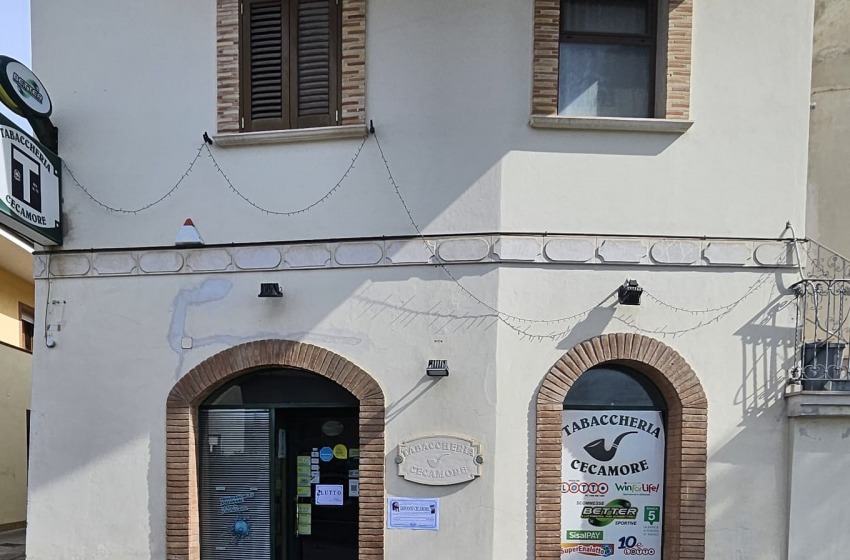 Pescara in lutto: addio a Giovanni Cecamore, storico tabacchino dei Colli