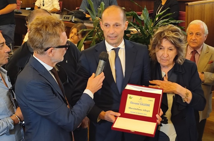 Pescara abbraccia il 'Profeta': le lacrime di Allegri e l'omaggio del popolo biancazzurro