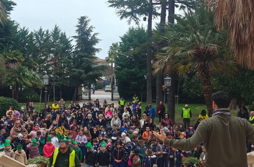 Migliaia di studenti dicono "No" alla cancellazione della Riserva del Borsacchio