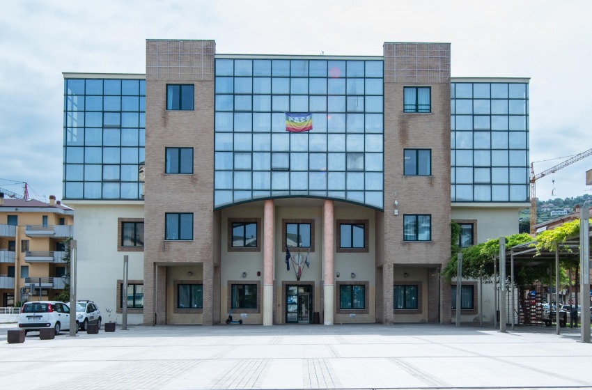 Nicolino Casale e il nuovo comandante della polizia locale di Roseto