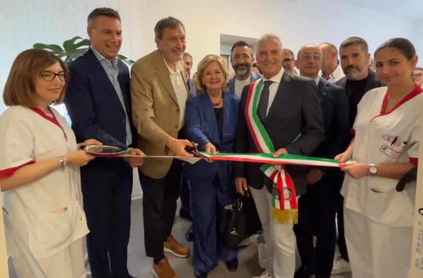 Taglio del nastro per le "Case di comunit&agrave;" di Pianella e Popoli