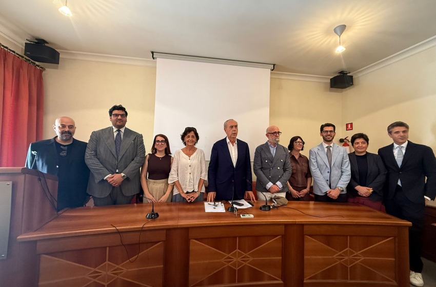 Il sindaco Legnini presente la squadra di governo