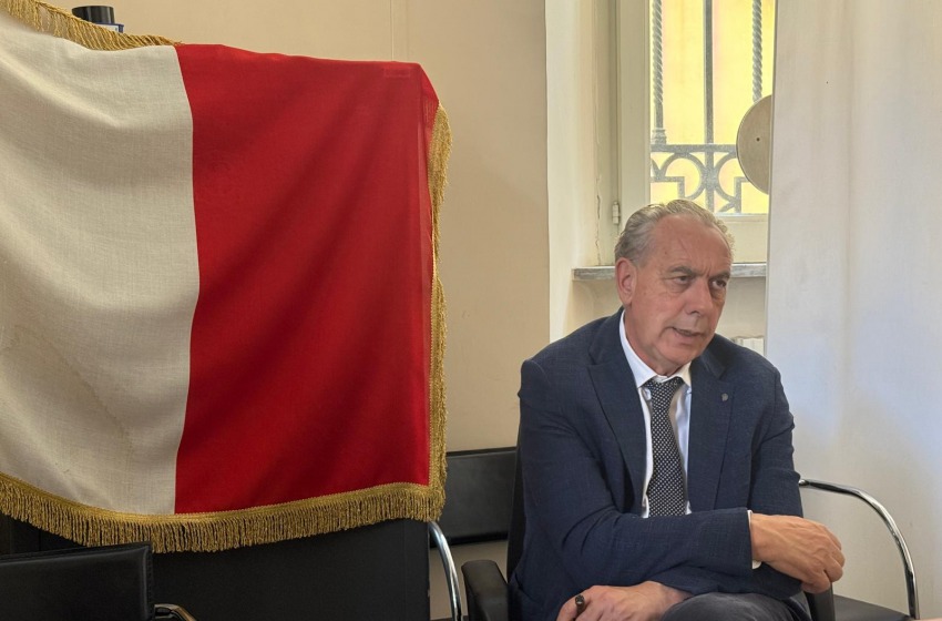 Aggressione in Piazza Vico. Legnini: "Episodio inaccettabile" 