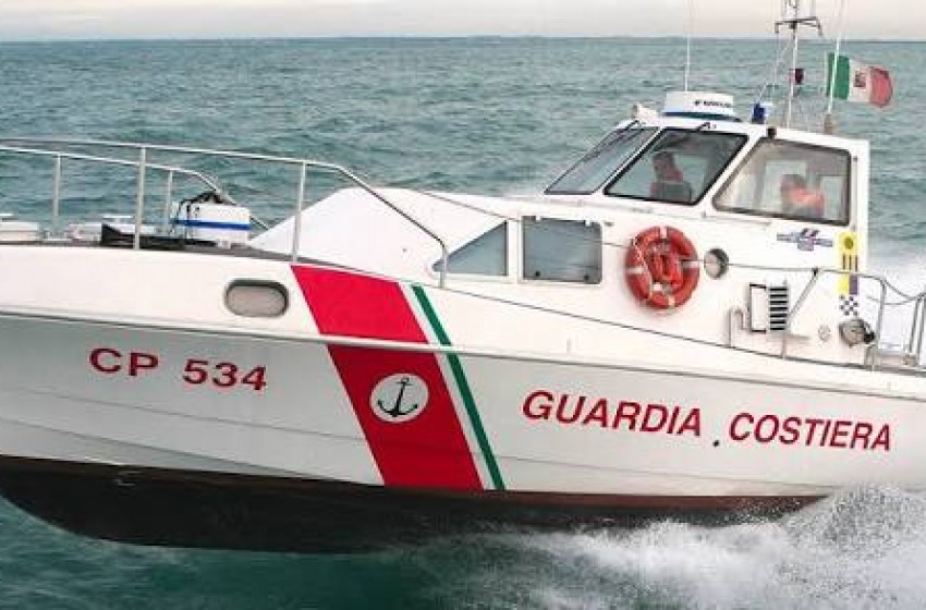 Guardia Costiera in azione durante la processione di Sant&rsquo;Andrea