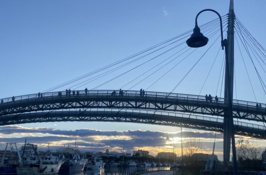 Giovane senza vita ritrovata sotto il Ponte del Mare