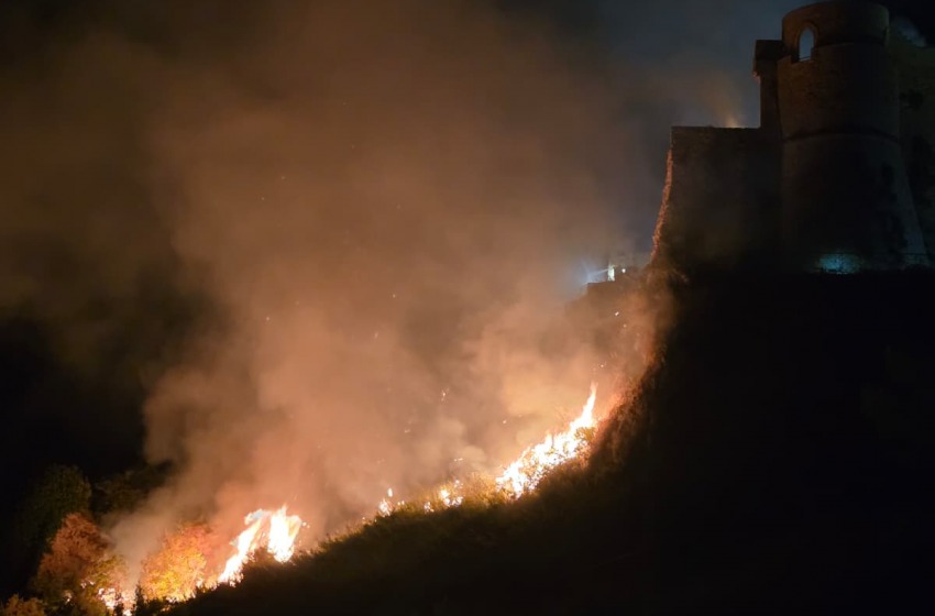 Fuochi di San Rocco e incendio al Castello Aragonese: la protesta della L.I.D.A.