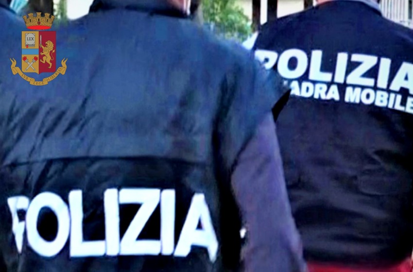 Fotografa bambini in un camping: denunciato un 60enne per materiale pedopornografico