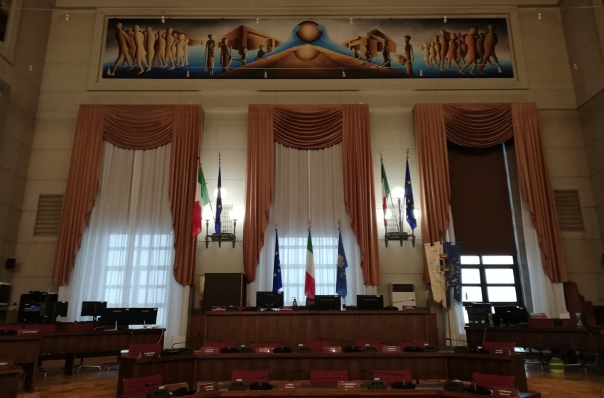 Pescara, via libera alle delibere su verde e commercio: la maggioranza esulta, l&rsquo;opposizione insorge