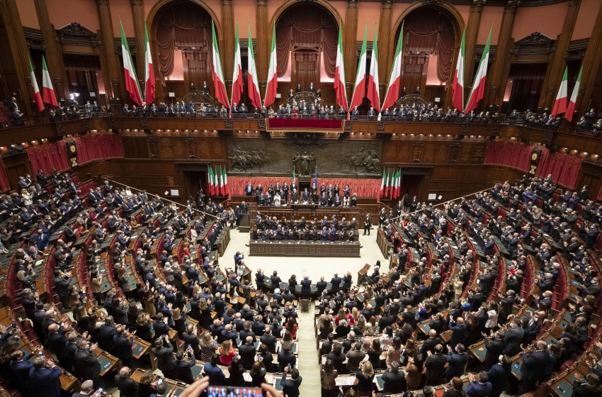 Verso le elezioni politiche 2027: il 42% ridisegna gli equilibri