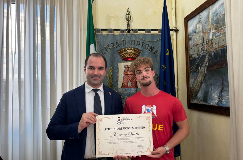 Premiato il bagnino che salv&ograve; due bagnati ai Ripari di Giobbe