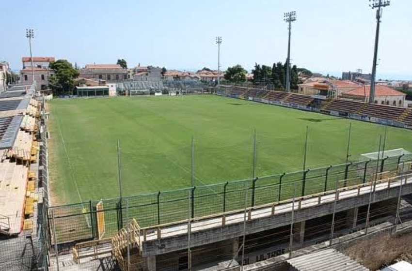 Cinque anni di Daspo per il tifoso che ha aggredito la tribuna stampa al "Fadini"
