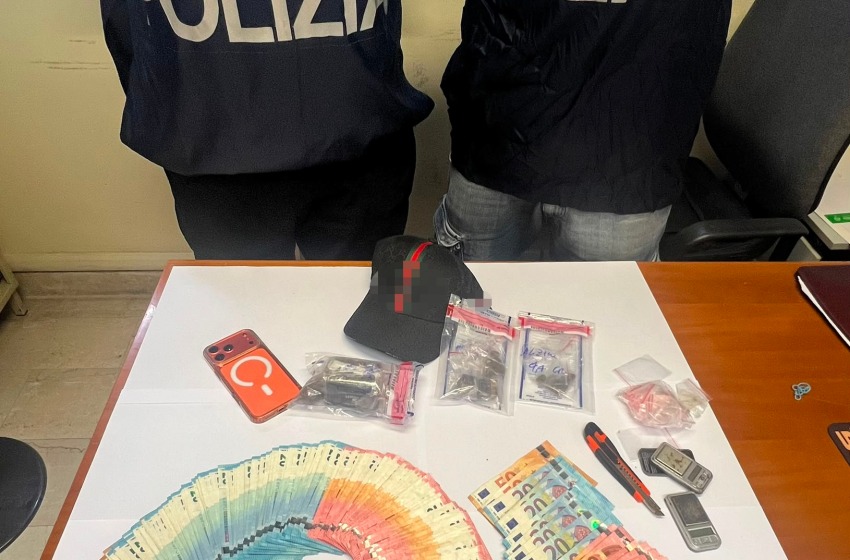 Spaccio di hashish, arrestato 23enne: in casa 165 grammi di droga e oltre 5.000 euro cash