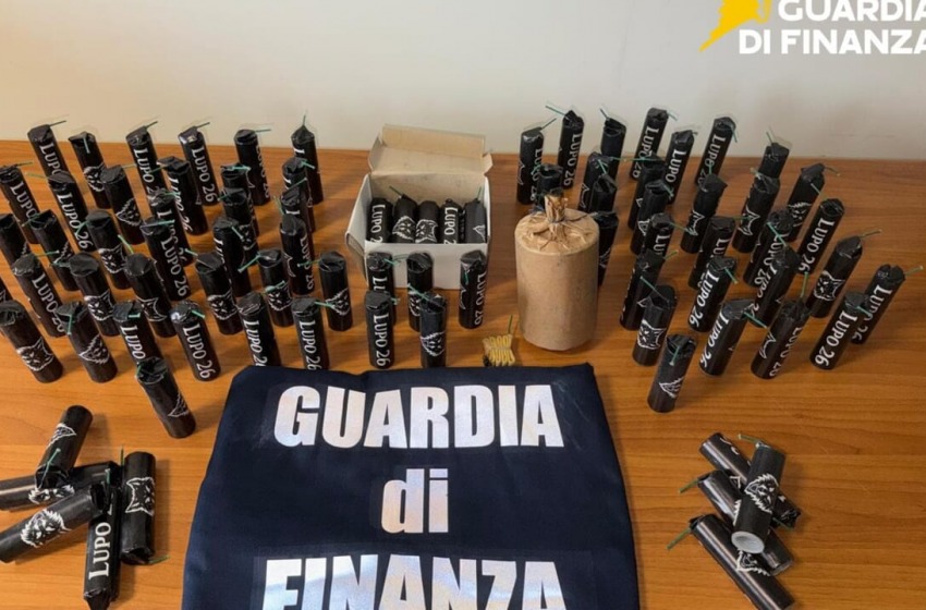 Bomba carta e petardi artigianali spediti con corriere espresso