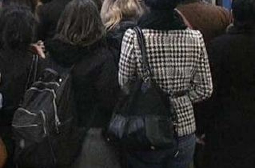 In bus stipati come sardine