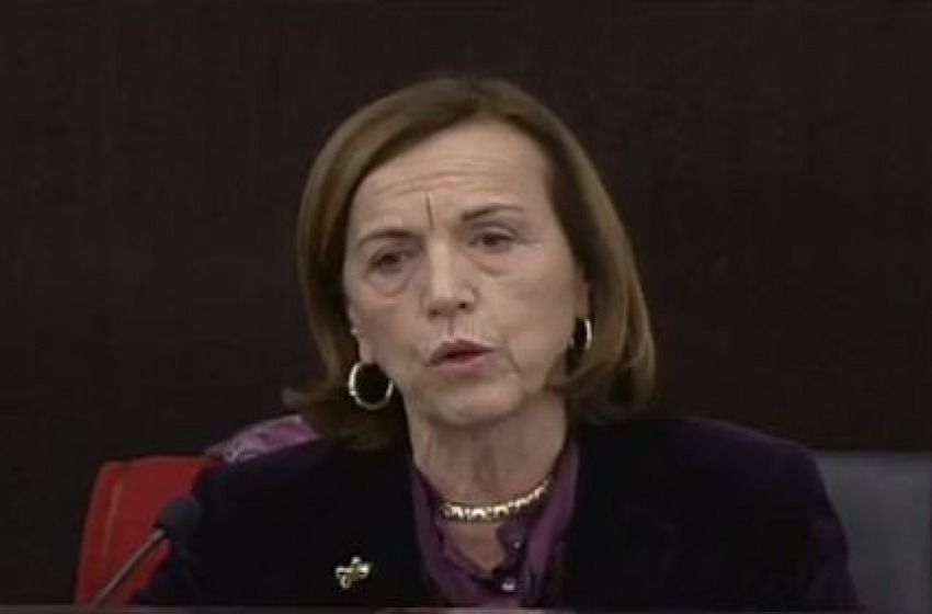 Uomini pugnalati alle spalle