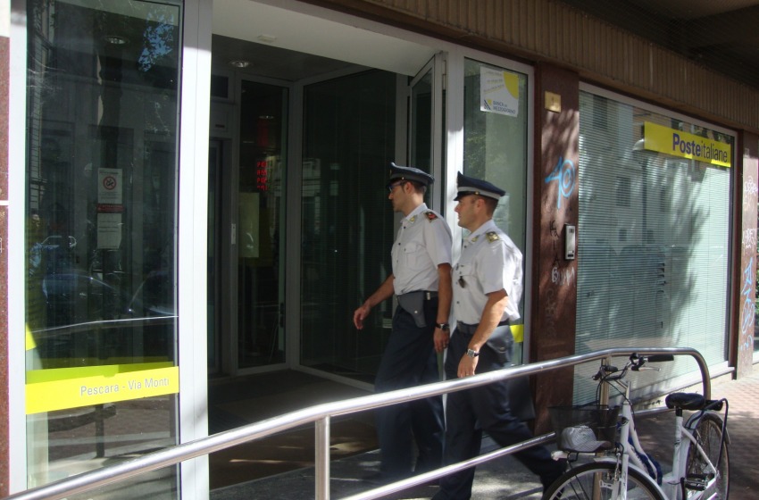 Postino infedele nei guai