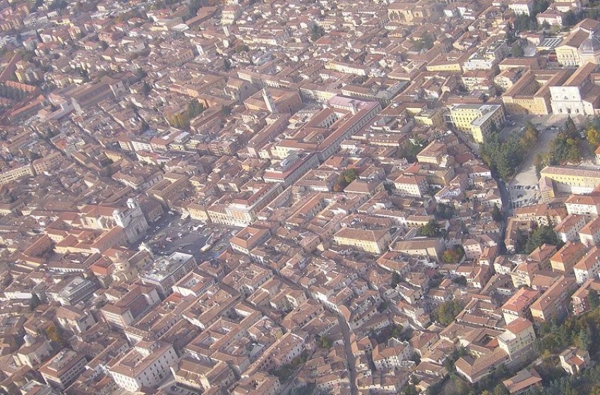 Chi rinasce dalle macerie?