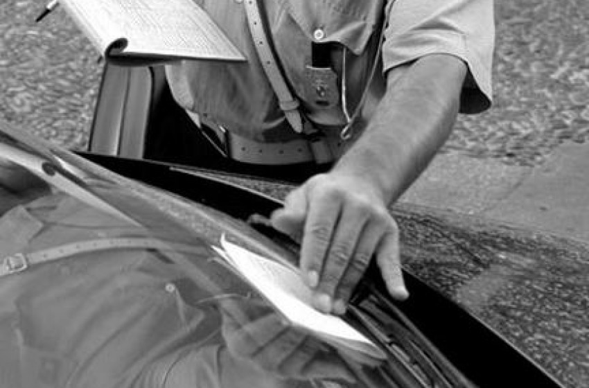 "Furbetta" incastrata dal trucco