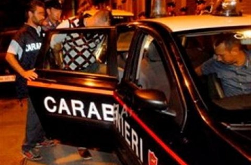 Minaccia con coltello. Arrestato