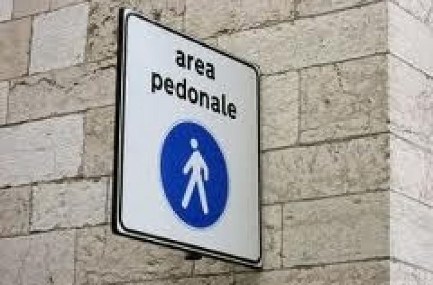 Isola pedonale o strada sbarrata?