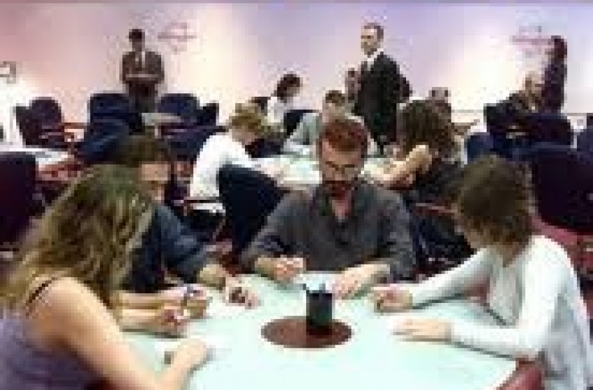 Abbandona i figli per il Bingo