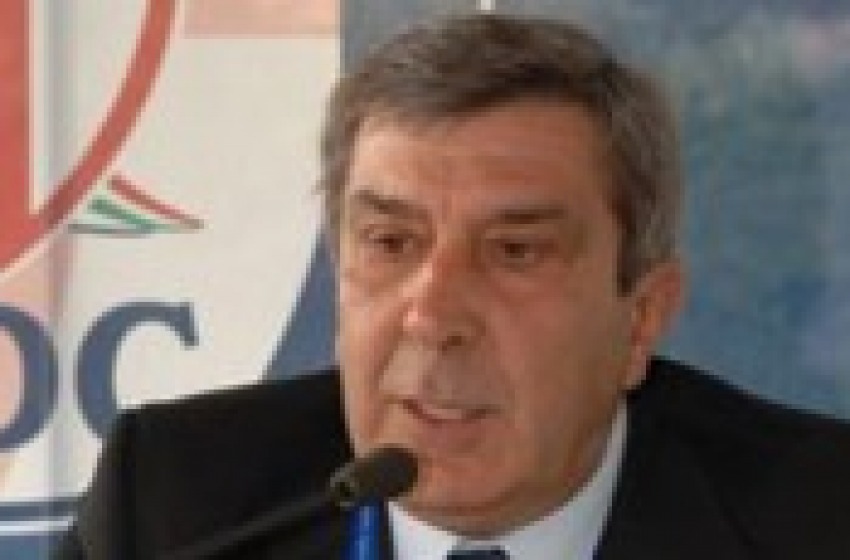 AHY! AHY! AHY! COMMISSARIATO L'UDC. ARRIVA DIONISI