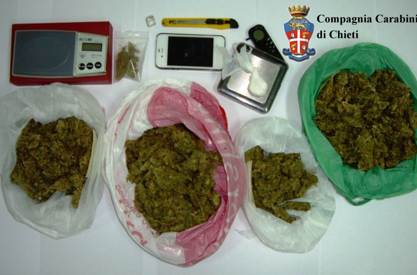 Marijuana e cocaina in casa: arrestato un 28enne