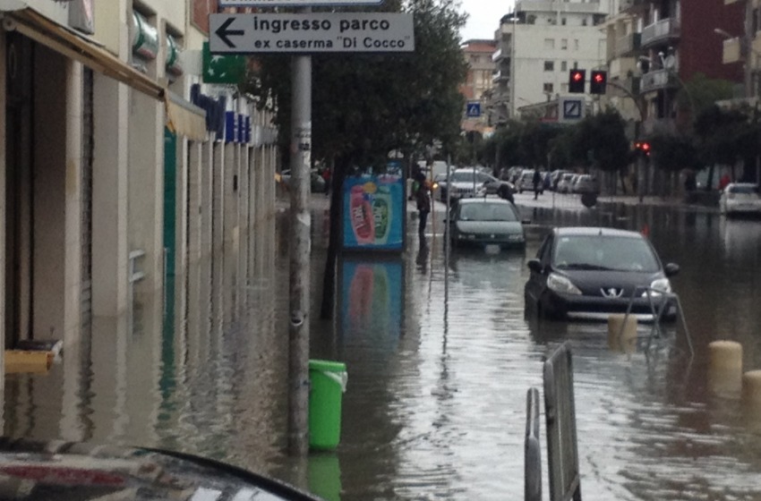 Pescara sott'acqua e ... continua a piovere
