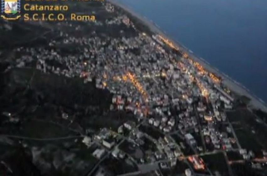 Sequestrati 235 chili di cocaina dall'Ecuador nel porto di Gioia Tauro