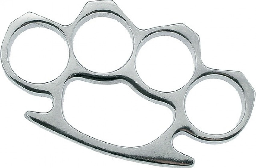 Massacrato col tirapugni