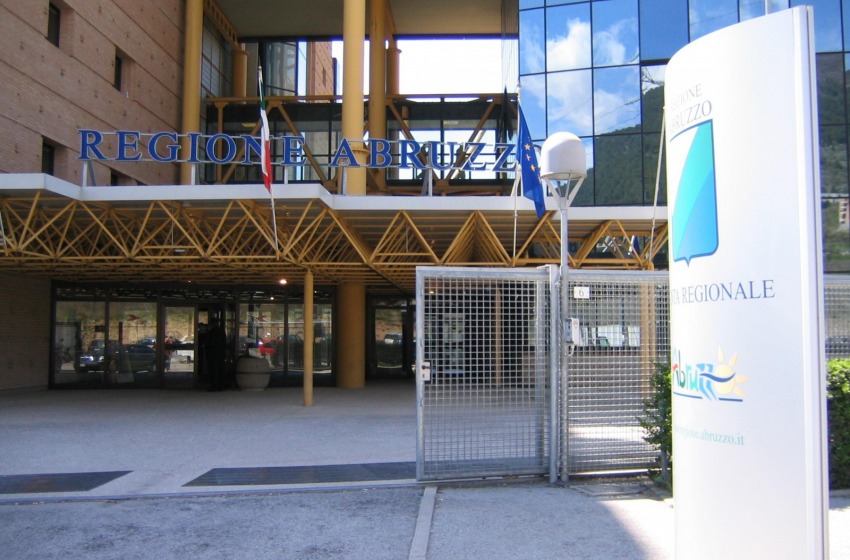 Alle ore 11 comincia il quinquenno del Faraone. Chiodi gli cede lo scranno