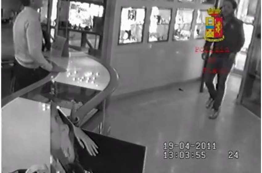 Rapina alla gioielleria Pace